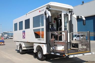 Aeroportul Internaţional Henri Coandă Bucureşti a achiziţionat un nou ambulift pentru persoanele cu mobilitate redusă, investiţie de 1,65 milioane lei