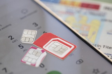 Guvernul a pus în dezbatere publică OUG care obligă operatorii de telefonie să colecteze datele de identificare ale celor care au cumpărat cartele prepay 