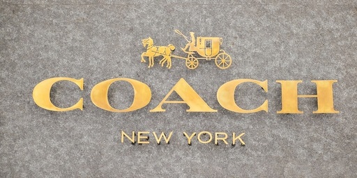 Ambasadorii din China ai unor branduri precum Coach şi Givenchy au întrerupt colaborarea cu companiile din cauza produselor care încalcă suveranitatea ţării