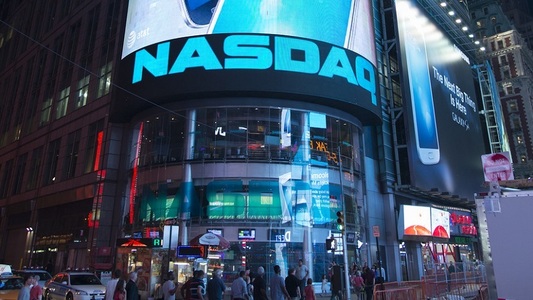 Bursa Nasdaq limitează listările companiilor chineze mici, prin înăsprirea restricţiilor