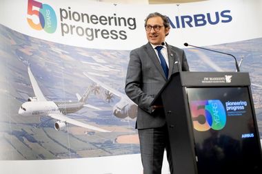 Şeful Airbus Helicopters pe Europa: Luăm în calcul să renunţăm la construcţia fabricii din Braşov. Nu am avut cu cine să negociem, aşteptăm o ofertă concretă de doi ani

