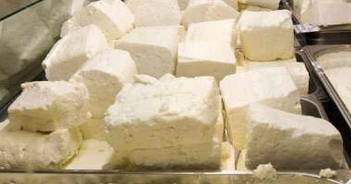 STUDIU: Veniturile producătorilor de lactate şi brânzeturi au scăzut cu 18% anul trecut, la 3,8 miliarde lei

