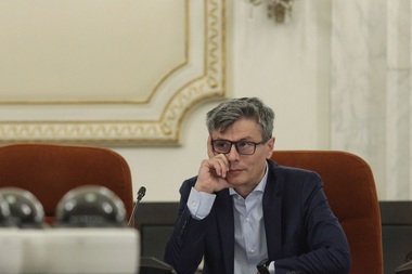 Declaraţia de avere a ministrului Economiei: 16 terenuri, 2 case, 16 conturi şi depozite bancare 