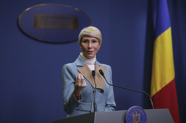 Declaraţia de avere a Ralucăi Turcan: Un teren în Limanu, un apartament în Sibiu şi bijuterii de 12.000 euro 