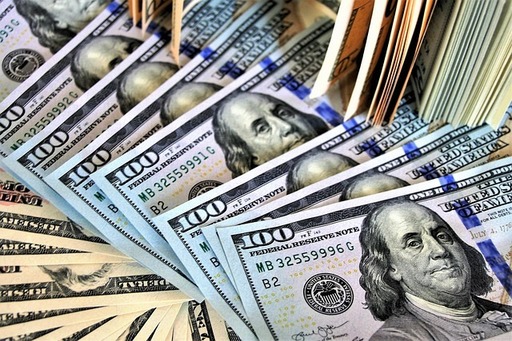 Angajaţii unei companii din domeniul imobiliar, surprinşi cu bonusuri de aproximativ 10 milioane de dolari

