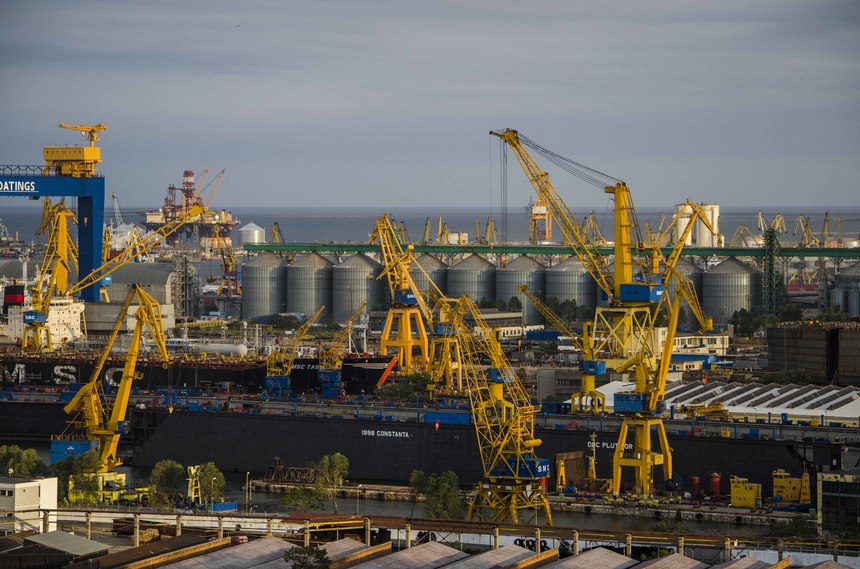 Constanţa: Traficul de mărfuri în porturile maritime, în creştere cu aproape 10% faţă de anul trecut