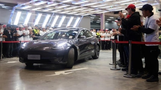 Tesla a început să livreze primele automobile Model 3 fabricate în China, la mai puţin de un an de la începerea producţiei