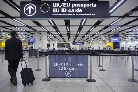 Comisia Europeană: Mai puţin de jumătate dintre românii care călătoresc în UE cunosc drepturile pasagerilor