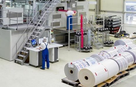 O firmă ieşeană investeşte trei milioane de euro într-o unitate care va produce, începând cu luna martie, ambalaje din hârtie reciclată