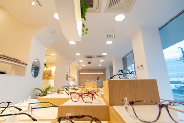 Un magazin online de optică a investit un sfert de milion de euro în 3 showroom-uri şi aşteaptă afaceri de 7 milioane de euro în 2020 