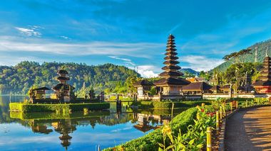 Touroperator: Solicitările pentru vacanţele în luna februarie, de Dragobete şi Valentine’s Day, au crescut cu 30%, cele mai căutate destinaţii exotice fiind Maldive şi Thailanda