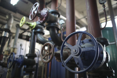 Ministrul Economiei, întrebare pentru Firea: De ce plătesc bucureştenii 495,51 lei pe gigacalorie deşi, prin TermoEnergetica, o cumpără cu 196 lei de la ELCEN? 