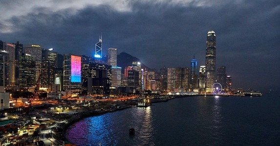 Autorităţile din Hong Kong vor oferi cadouri în bani rezidenţilor permanenţi cu vârste de peste 18 ani