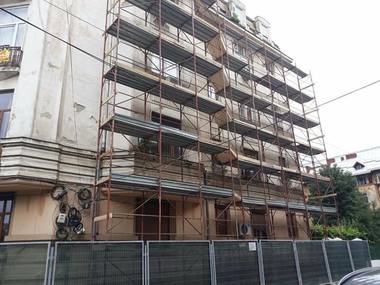 Primăria Capitalei a lansat trei licitaţii, în valoare de 19,4 milioane lei, pentru consolidarea a trei imobile 