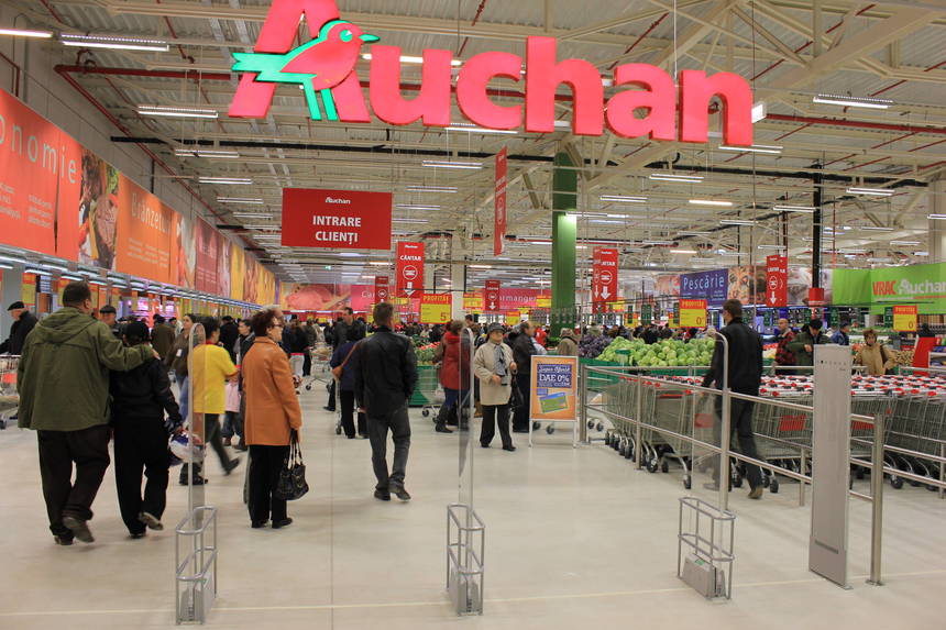 Magazinele Auchan anunţă că vor avea un program de funcţionare zilnică între 8.00-21.00. Compania suspendă transportul gratuit maxi-taxi pentru clienţi