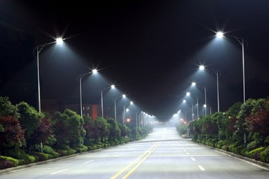 Ministerul Mediului lansează în acest an un program destinat iluminatului ecologic, cu un buget de 384 milioane lei. Localităţile cu până la 4.000 de locuitori pot primi până la 500.000 de lei