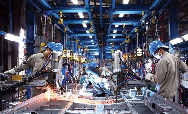 INS: Producţia industrială a scăzut în primele două luni cu 2,6% faţă de anul trecut