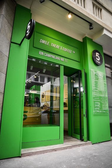 Lanţul de cafenele 5 to go anunţă că se redeschide din 5 mai în regim de „to go” şi „drive”