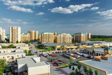 Dezvoltatorii Cosmopolis investesc 22 de milioane de euro în complexul rezidenţial, în acest an. Compania a achiziţionat încă 15,6 hectare de teren pentru dezvoltarea ansamblului 
