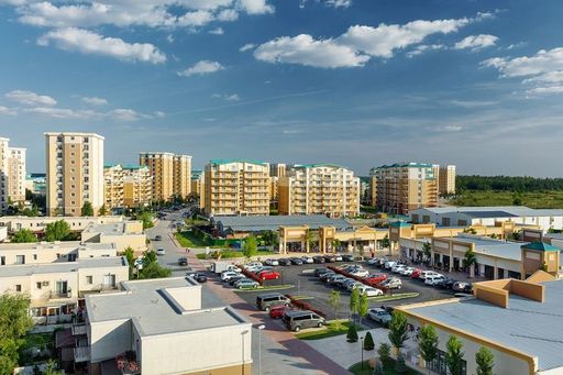 Dezvoltatorii Cosmopolis investesc 22 de milioane de euro în complexul rezidenţial, în acest an. Compania a achiziţionat încă 15,6 hectare de teren pentru dezvoltarea ansamblului 