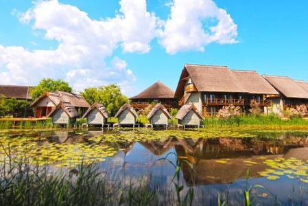 Un resort din Delta Dunării anunţă că peste 90% dintre turiştii care rezervaseră minivacanţe de 1 Mai şi-au reprogramat sejururile după 1 iunie