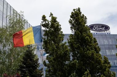 Orban, la Fabrica Ford: Am auzit că au fost extrem de inovativi cu privire la protejarea angajaţilor şi am văzut aceste adaptări în secţii/ Recomand românilor să cumpere maşini fabricate în România/ Inclusiv intenţia mea este de a cumpăra o astfel de maşină