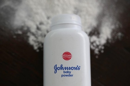 Johnson & Johnson nu va mai comercializa pudra de talc pentru bebeluşi Baby Powder în Statele Unite şi Canada