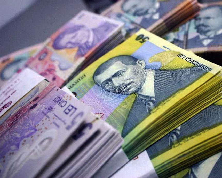 Leul a crescut luni la 4,8396 unităţi pentru un euro