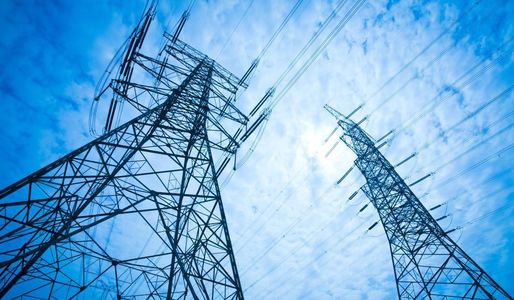 INS: Exportul de energie electrică a crescut cu 67,4% în primele patru luni, faţă de perioada similară din 2019; consumul final de energie a scăzut cu 5,4%