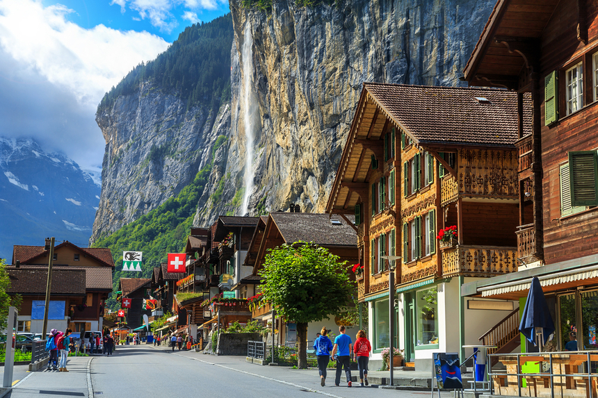 Elveţienii, îndemnaţi să îşi petreacă vacanţa de vară în ţară. Turismul elveţian a pierdut venituri de aproape 9 miliarde de franci de la începutul pandemiei Covid-19