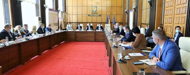 Bode: Dacă anul trecut media zilnică de pasageri pe aeroport era de circa 65.000 de pasageri, astăzi suntem la 1.800 pasageri în luna mai şi asta se observă în veniturile tuturor actorilor din aviaţie/ Vorbim aici de scăderea cu 90-95% a activităţii