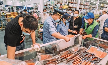 China a descoperit că sectoarele pentru carne şi fructe de mare ale pieţei angro de alimente din Beijing sunt grav contaminate cu noul coronavirus