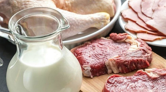 Ministrul Agriculturii: Deşi s-a pus accent pe consumul de produse regionale - lactate, carne de vită şi pasăre - fermierii români au stocuri mari de aceste produse
