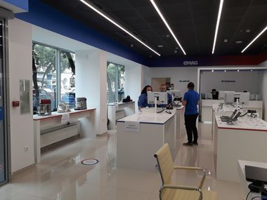 eMAG deschide primul showroom din afara României, la Budapesta, şi ţinteşte vânzări de 300 de milioane de euro în Ungaria până la finalul anului