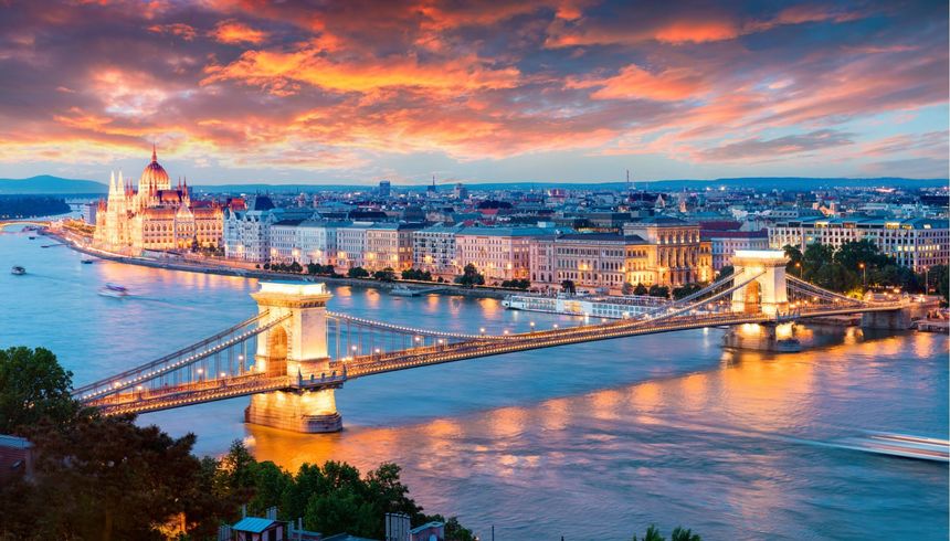 Fitch Ratings estimează că economia Ungariei va scădea cu 5,9% anul acesta