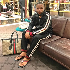 Un star nigerian al Instagram, care se lăuda cu stilul de viaţă luxos, este acuzat în SUA de spălare de bani