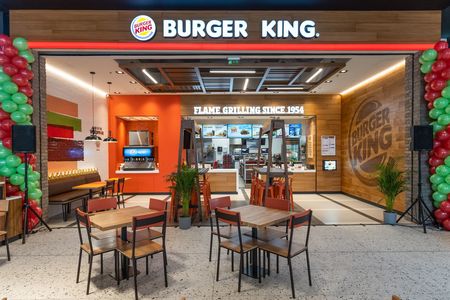 Burger King anunţă că vrea să se extindă în România şi să facă angajări: ”Înainte de pandemie, ne propusesem deschiderea a şase noi restaurante, o parte dintre ele sunt deja începute şi sperăm să le deschidem în această jumătate a anului”
