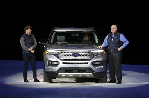 Preşedintele şi CEO-ul Ford Motor, Jim Hackett, se retrage din companie, urmând să fie înlocuit de directorul operaţional Jim Farley de la 1 octombrie