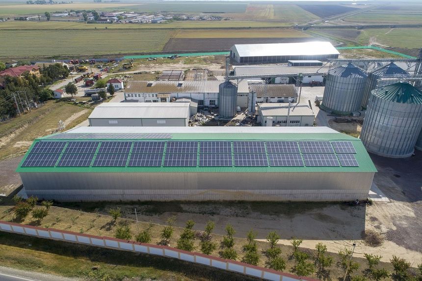 Enel X România a instalat un sistem de panouri fotovoltaice pe o fabrică de ulei vegetal din Tulcea, care poate să prevină emisii de gaze cu efect de seră de 86 tone pe an