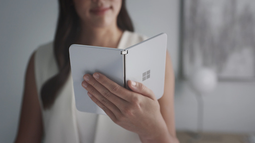 Primul telefon pliabil Microsoft va fi semnificativ mai ieftin decât alternativele de la Samsung