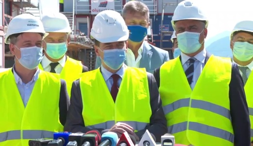 Orban anunţă că Guvernul va aloca alte 25 milioane lei pentru construirea Aeroportului Internaţional Braşov - Ghimbav