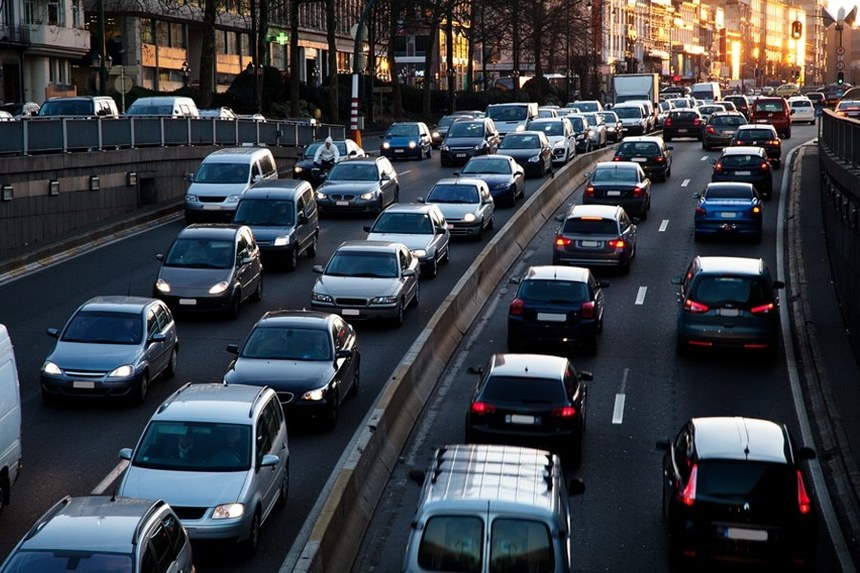 La 1 septembrie intră în vigoare noi norme privind omologarea şi supravegherea pieţei auto. Comisia Europeană va putea face verificări ale conformităţii vehiculelor în laboratoare sau pe şosea, iar amenzile ajung la 30.000 euro per vehicul