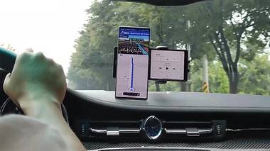 LG lucrează la un telefon cu două ecrane atipic - VIDEO