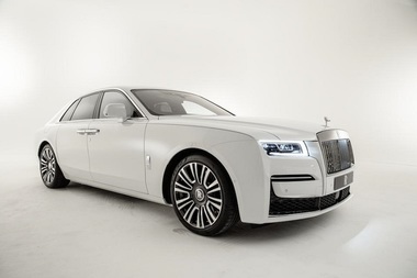 Rolls-Royce a lansat noul automobil Ghost, de 311.000 de dolari, iar directorul general a afirmat că cererea pentru vehiculele de lux revine la normal