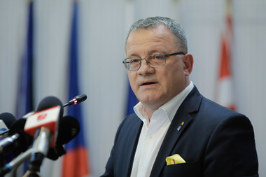 Ministrul Agriculturii: Fermierii afectaţi de secetă vor primi despăgubiri de 1,088 miliarde lei şi trebuie să depună cererile până la 15 septembrie