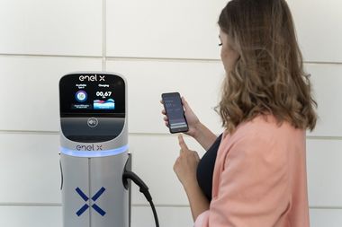 Enel X a pus în funcţiune două noi staţii de încărcare a maşinilor electrice, în Timişoara. Noi unităţi vor fi instalate în Bucureşti, Timişoara, Sibiu şi Constanţa