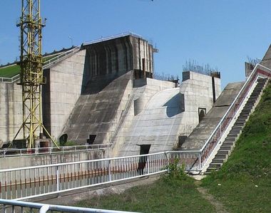 Apele Române anunţă că 30% din banii primiţi la rectificarea bugetară vor fi investiţi la acumularea Mihăileni, din judeţul Hunedoara. 30.000 de locuitori vor fi apăraţi de inundaţii