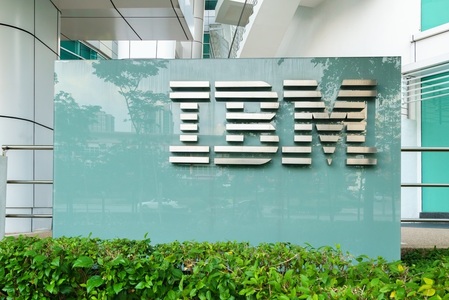 IBM se divizează în două companii publice, pentru a se concentra pe serviciile de cloud computing