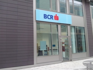 Clienţii BCR vor putea intra în sucursale numai pe baza unei programări telefonice, de luni, 19 octombrie. Proiectul este temporar