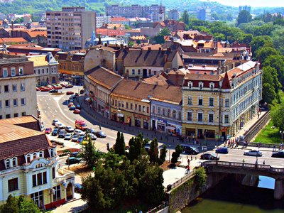 SONDAJ: Serviciile de sănătate, poluarea aerului şi infrastructura rutieră, cele mai importante trei probleme urbane. În Cluj, Oradea, Alba Iulia, Braşov, Drobeta Turnu Severin, Timişoara, Sighişoara, Slatina, Iaşi, nivelul de satisfacţie depăşeşte 90%